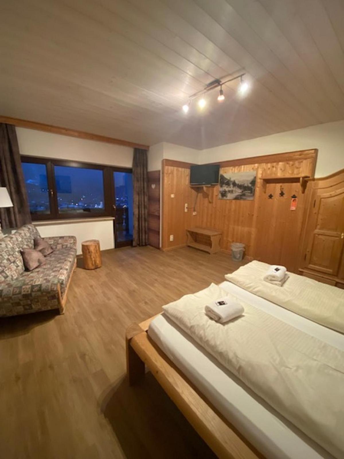 Alpenappartements Schwalbennestl Mittenwald Luaran gambar