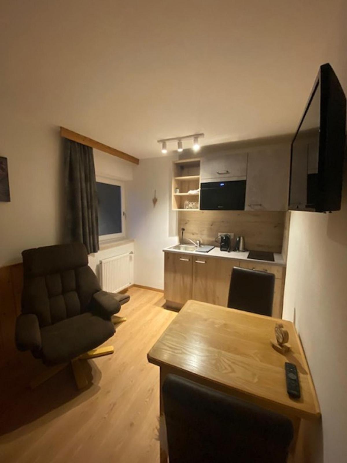 Alpenappartements Schwalbennestl Mittenwald Luaran gambar